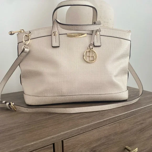 henri bendel | Bags | Henri Bendel Silver Cross Body Limited  display picture 3